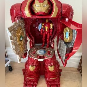Hulkbuster playset by Hasbro w/figurine